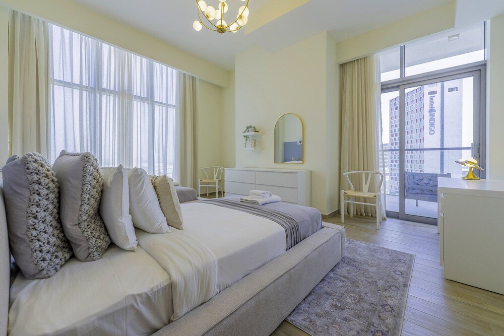 Дубай: Monty - Charming Apartment with Canal Vi