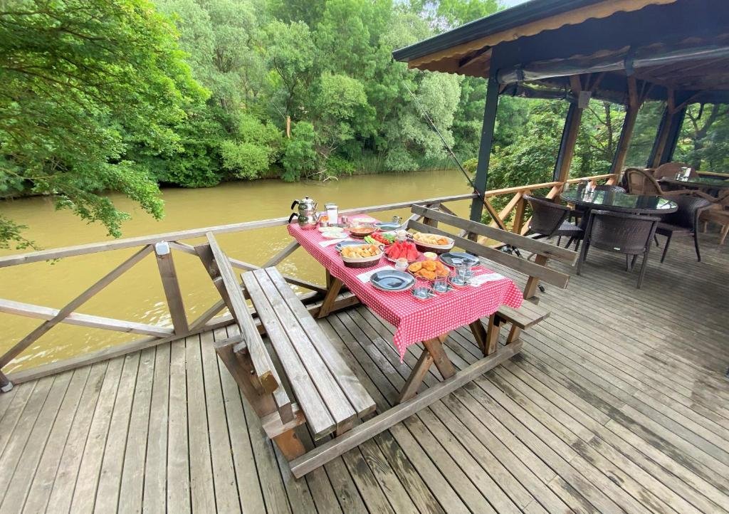Сайл: Peaceful Bungalow House on Riverside