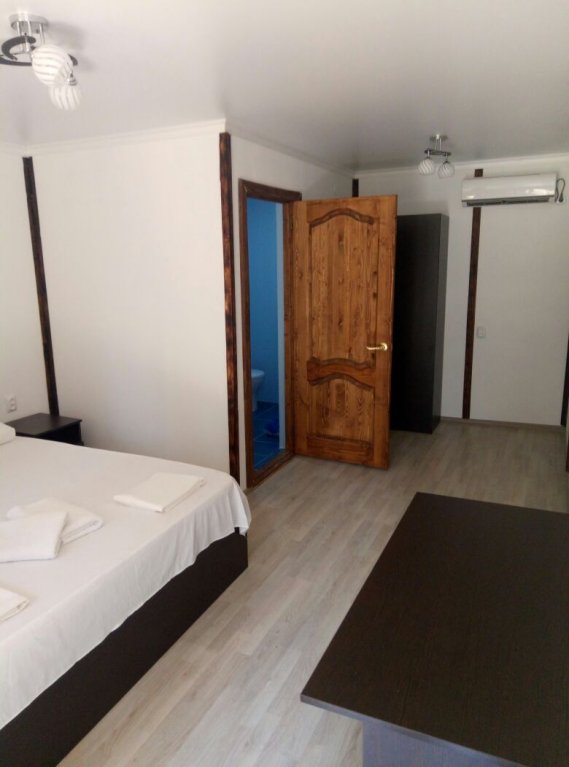 Пицунда: Guest House Amir
