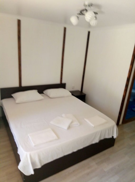Пицунда: Guest House Amir