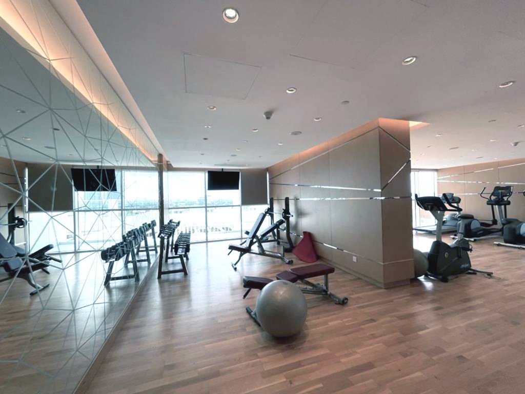 Дубай: Апартаменты Elite LUX Holiday Homes - Serene Golf View Living 1 BHK in Damac Hills Dubai