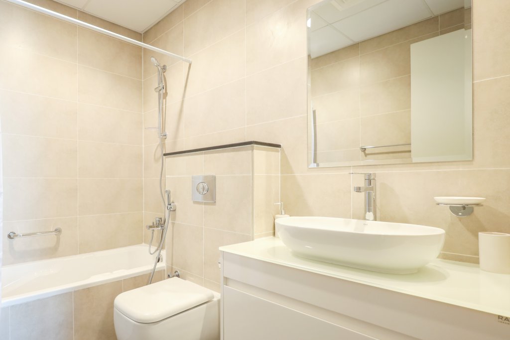 Дубай: Апартаменты Elite LUX Holiday Homes - Serene Golf View Living 1 BHK in Damac Hills Dubai