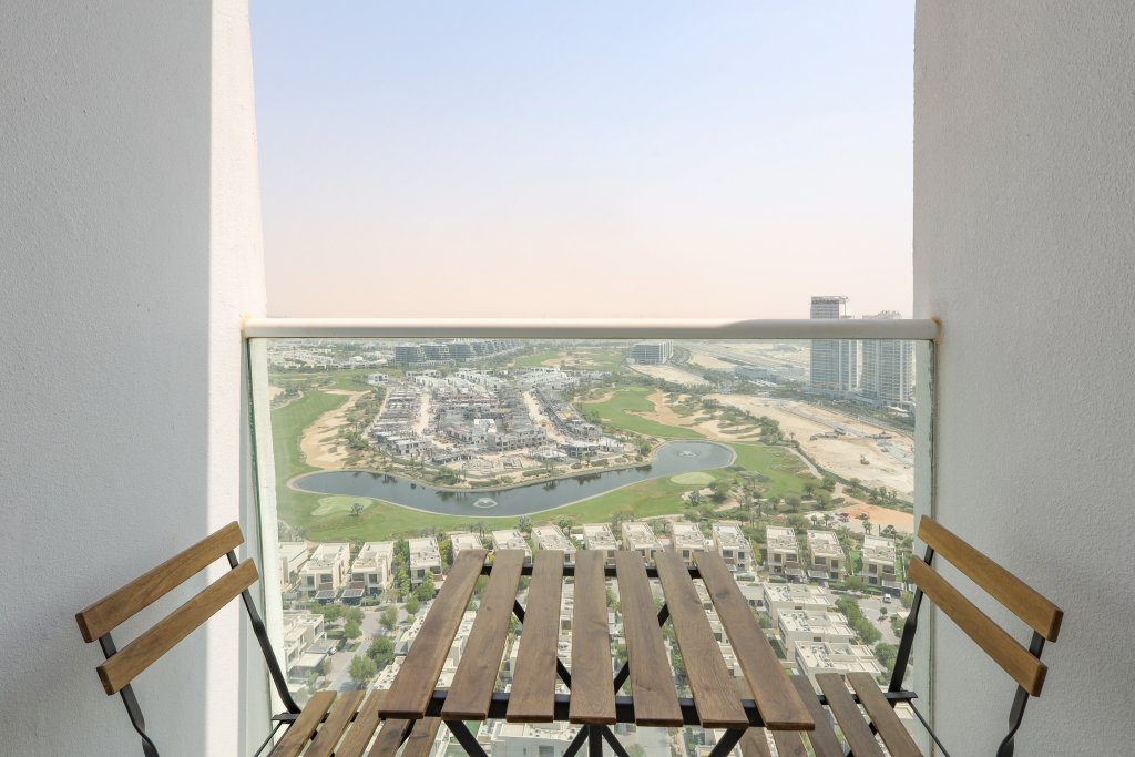 Дубай: Апартаменты Elite LUX Holiday Homes - Serene Golf View Living 1 BHK in Damac Hills Dubai