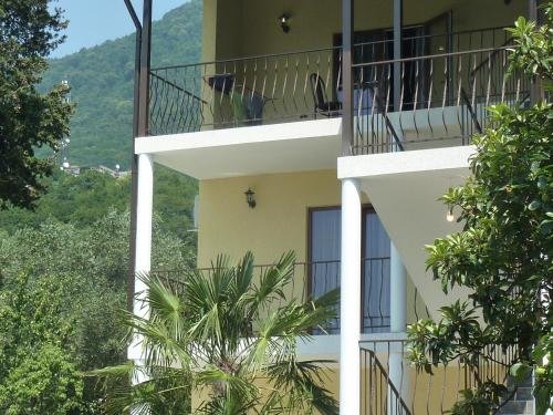 Гагра: Guest house LETTO