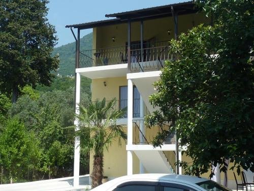 Гагра: Guest house LETTO