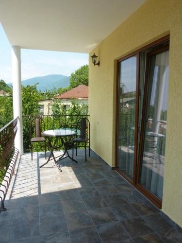Гагра: Guest house LETTO