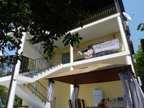 Гагра: Guest house LETTO