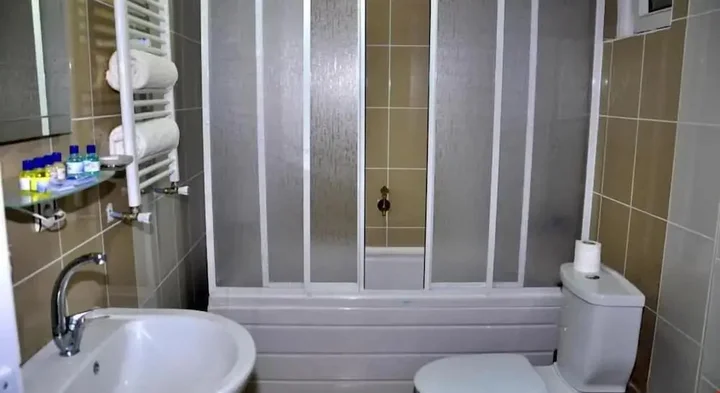 Усак: Hotel Sahlan 1