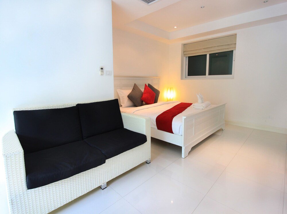 Муанг: Kata Condo by Chattha