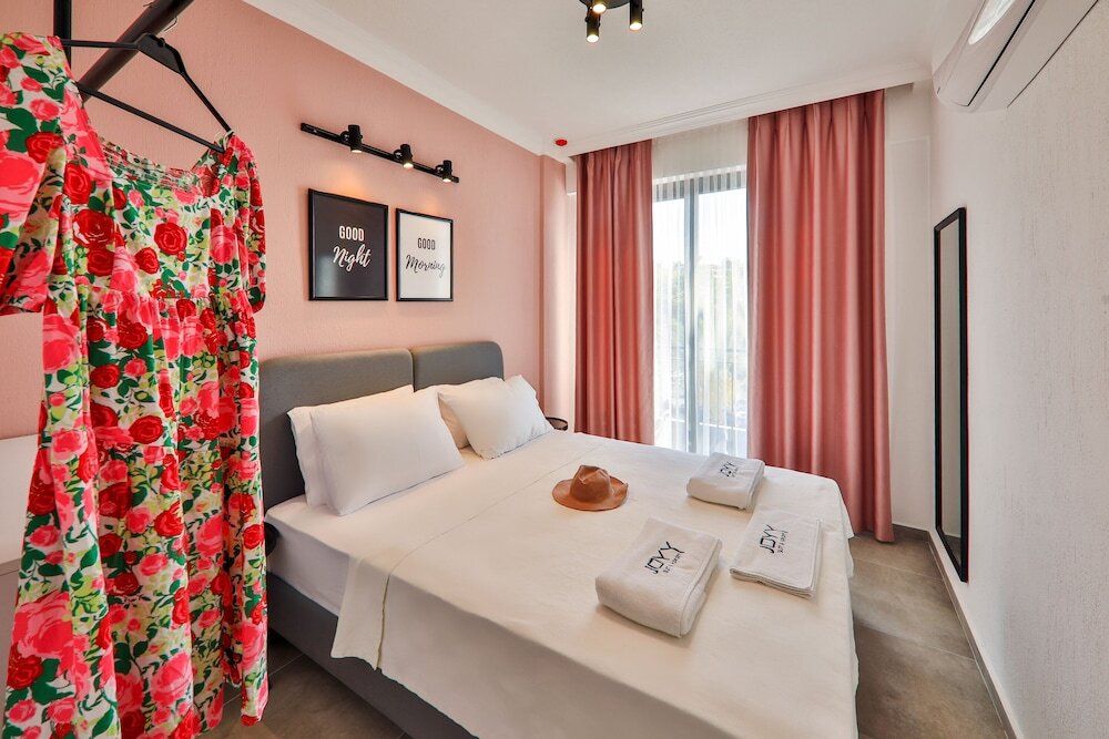 Каш: Joyy Suit & Apart