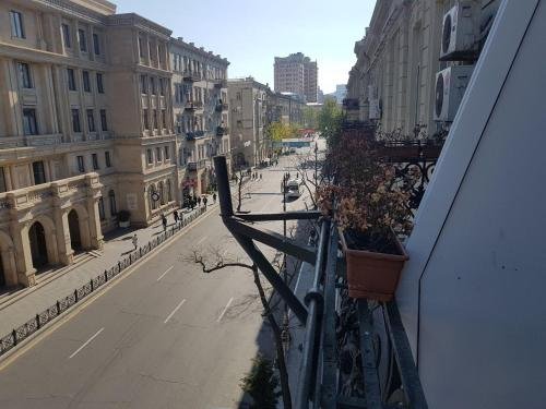 Баку: Apartment on 28 May Street