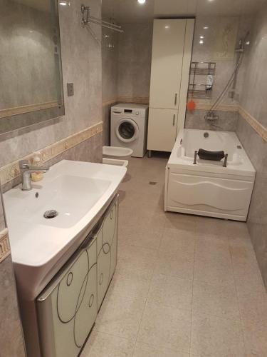 Баку: Apartment on 28 May Street