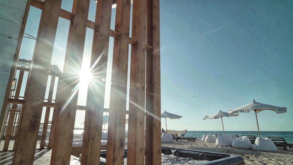 Мерса-Матрух: Nirvana Wellness Huts - White bay