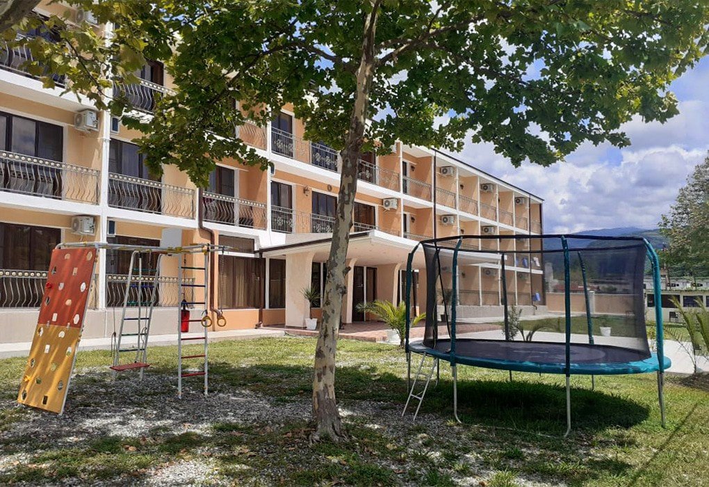Гечрипш: Tristan Hotel