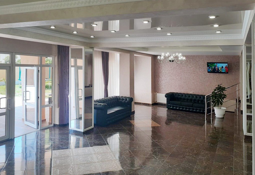 Гечрипш: Tristan Hotel