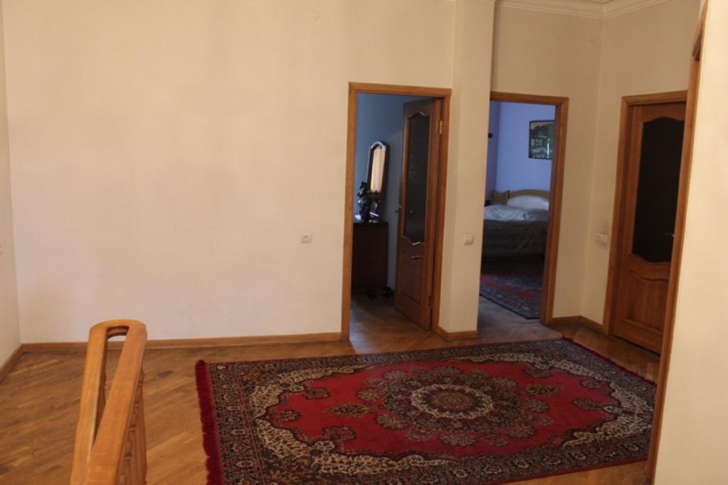 Ереван: Hugy House