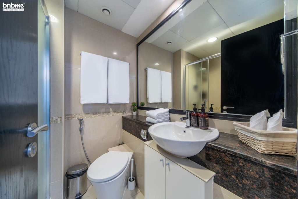 Дубай: Апартаменты bnbmehomes | Cozy modern JLT flat next to metro-405