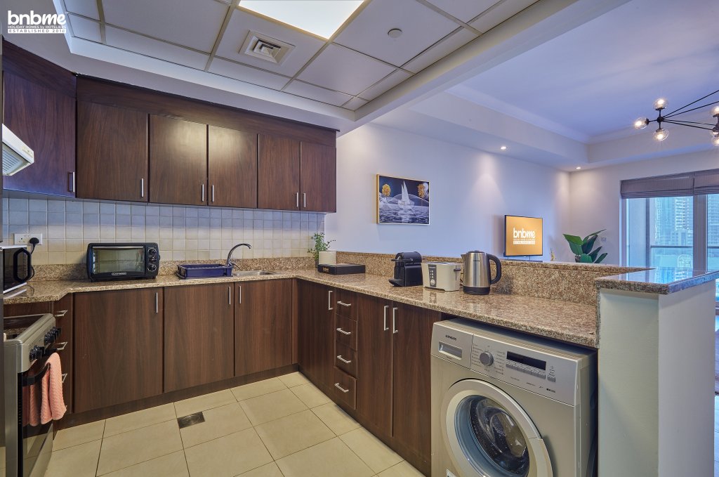 Дубай: Апартаменты bnbmehomes | Great Value 1 BR over looking Canal-303