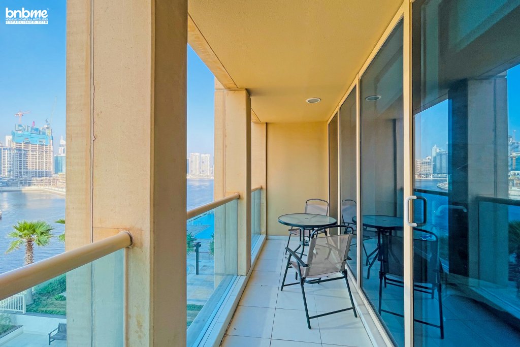 Дубай: Апартаменты bnbmehomes | Great Value 1 BR over looking Canal-303