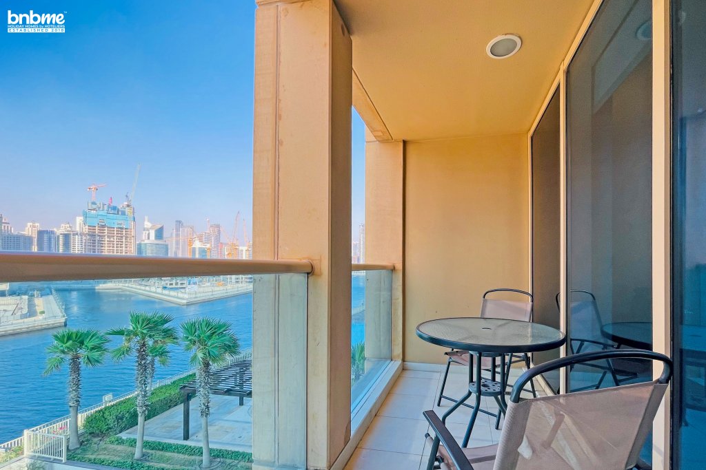Дубай: Апартаменты bnbmehomes | Great Value 1 BR over looking Canal-303