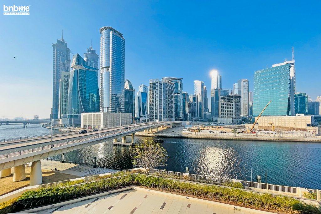 Дубай: Апартаменты bnbmehomes | Great Value 1 BR over looking Canal-303