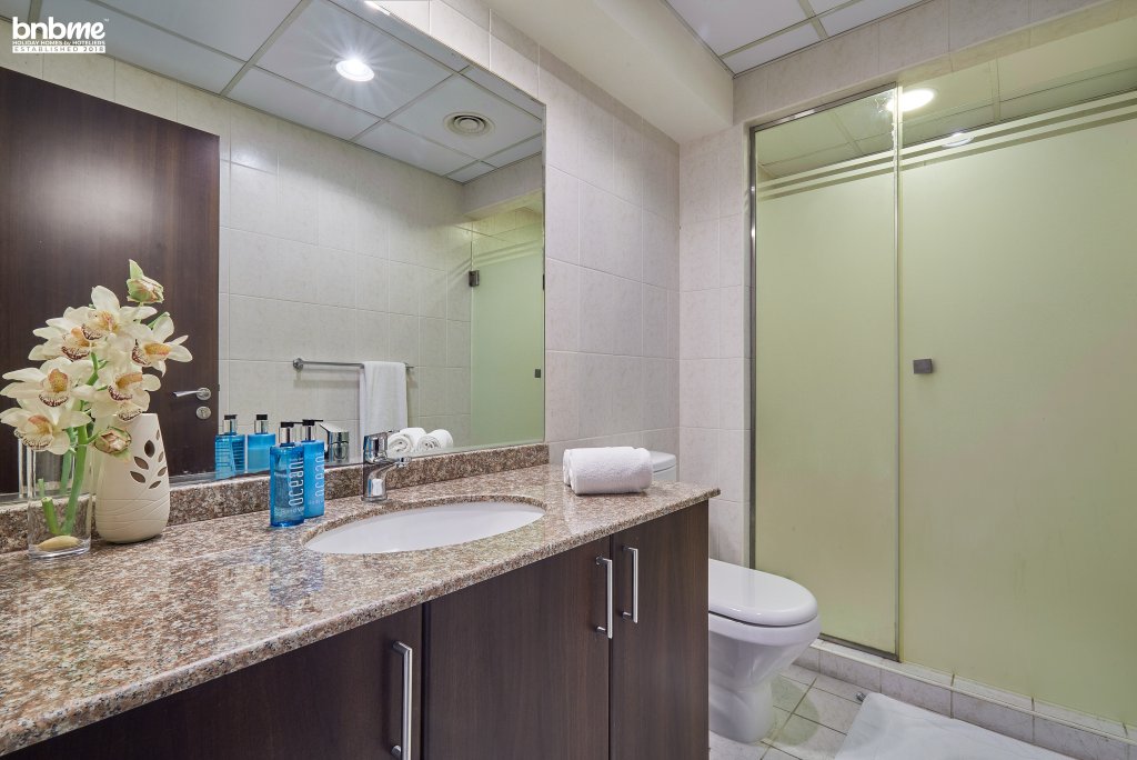 Дубай: Апартаменты bnbmehomes | Great Value 1 BR over looking Canal-303