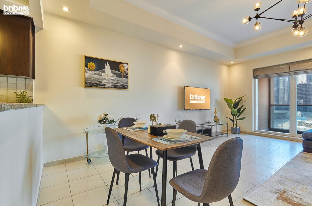 Дубай: Апартаменты bnbmehomes | Great Value 1 BR over looking Canal-303