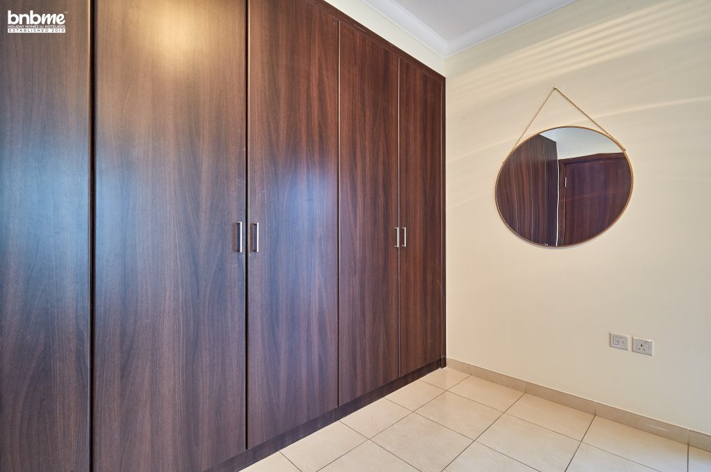 Дубай: Апартаменты bnbmehomes | Great Value 1 BR over looking Canal-303