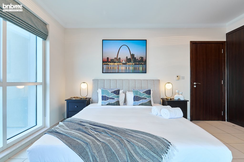 Дубай: Апартаменты bnbmehomes | Great Value 1 BR over looking Canal-303