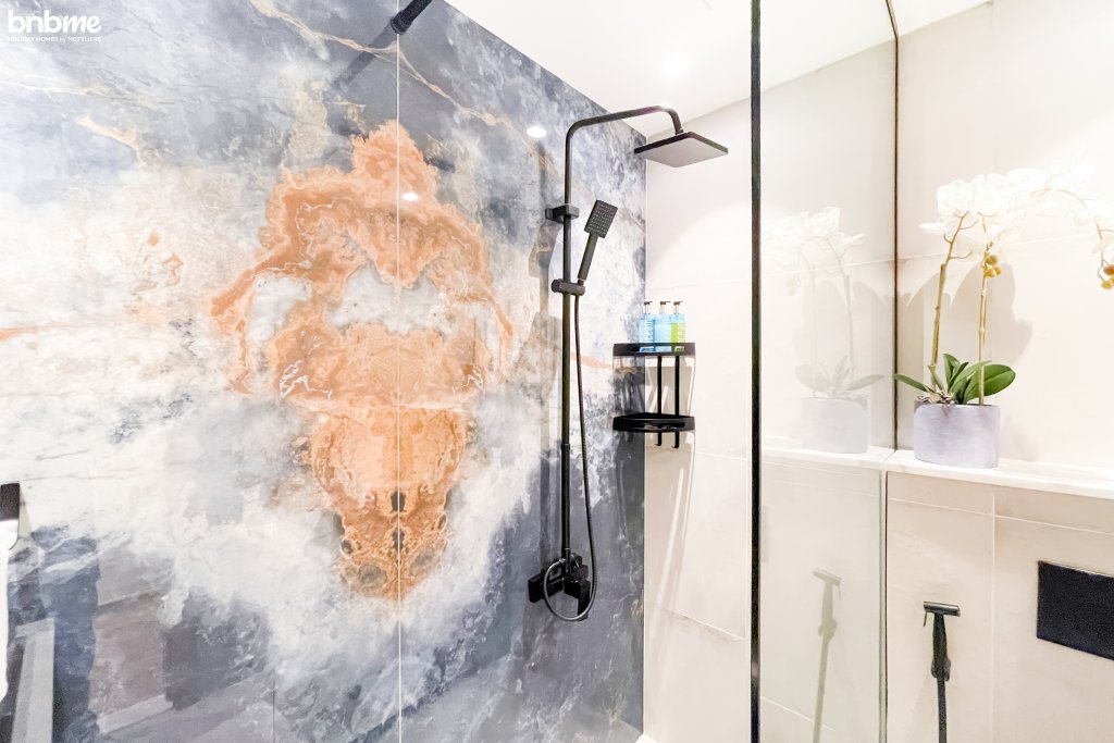 Дубай: Апартаменты Upscale Modern Designer Interiors with Marina View-1902