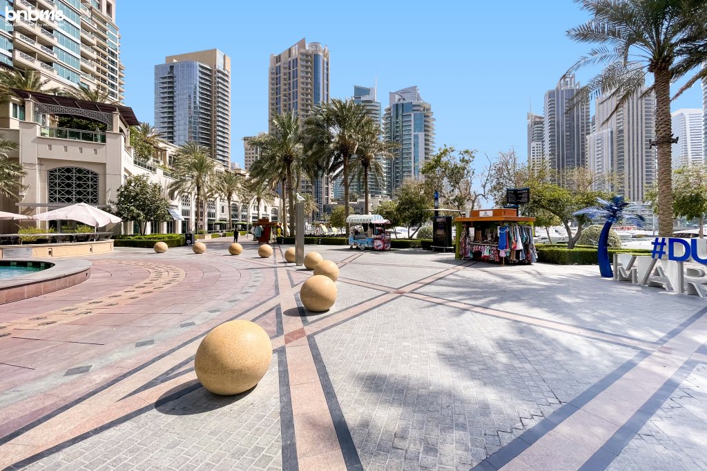 Дубай: Апартаменты Upscale Modern Designer Interiors with Marina View-1902