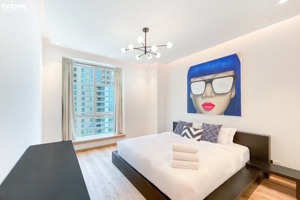 Дубай: Апартаменты Upscale Modern Designer Interiors with Marina View-1902