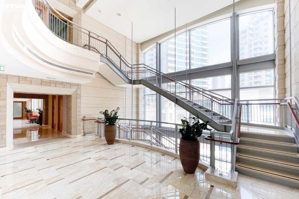 Дубай: Апартаменты Upscale Modern Designer Interiors with Marina View-1902