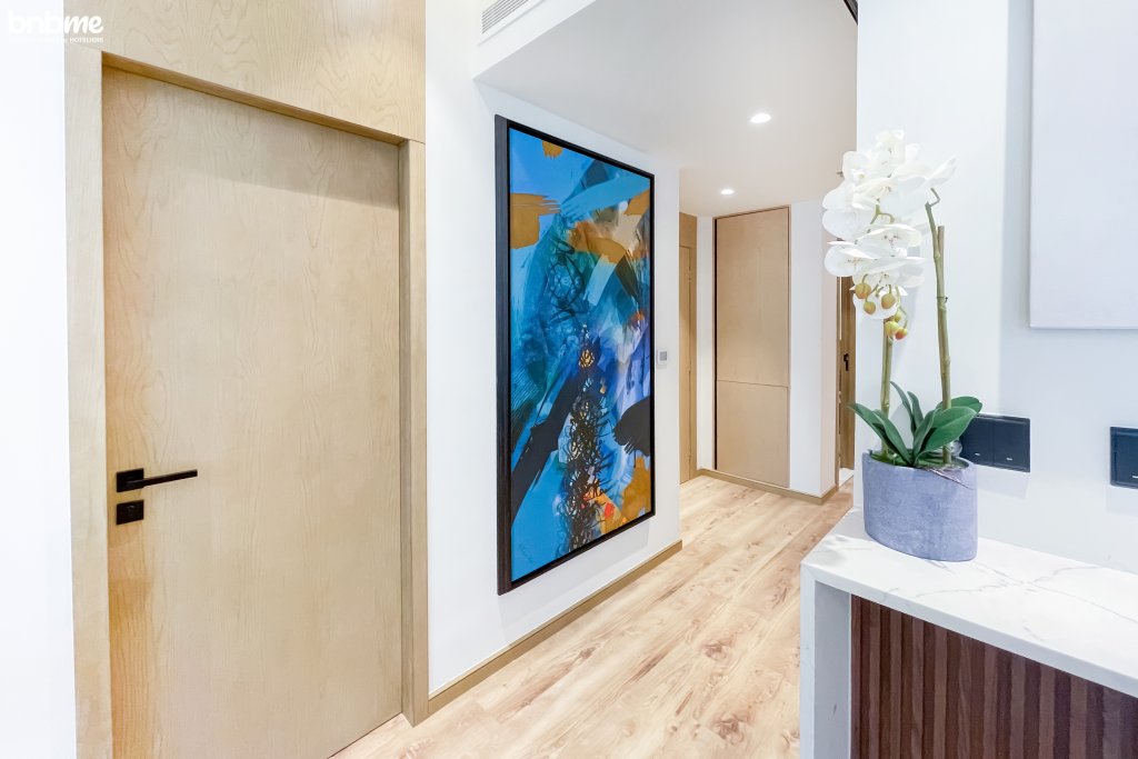 Дубай: Апартаменты Upscale Modern Designer Interiors with Marina View-1902