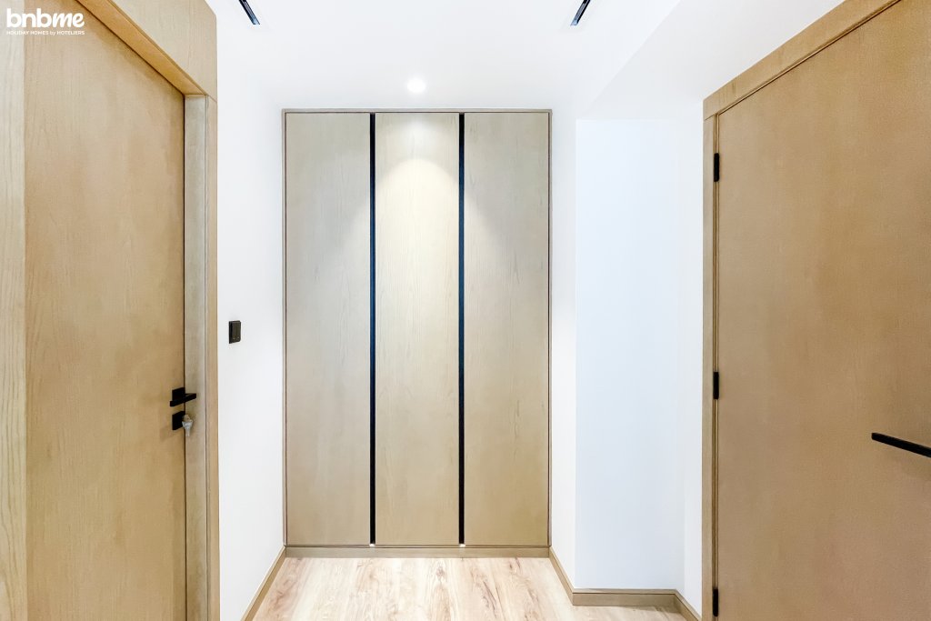 Дубай: Апартаменты Upscale Modern Designer Interiors with Marina View-1902