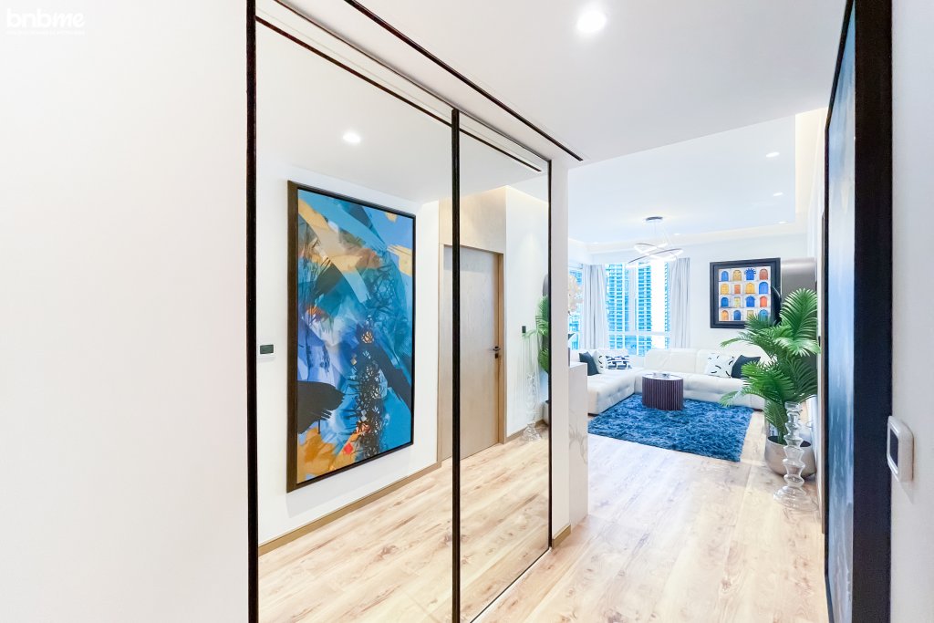Дубай: Апартаменты Upscale Modern Designer Interiors with Marina View-1902