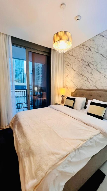 Дубай: Luxury beach front apartment with balcony Dubai Marina