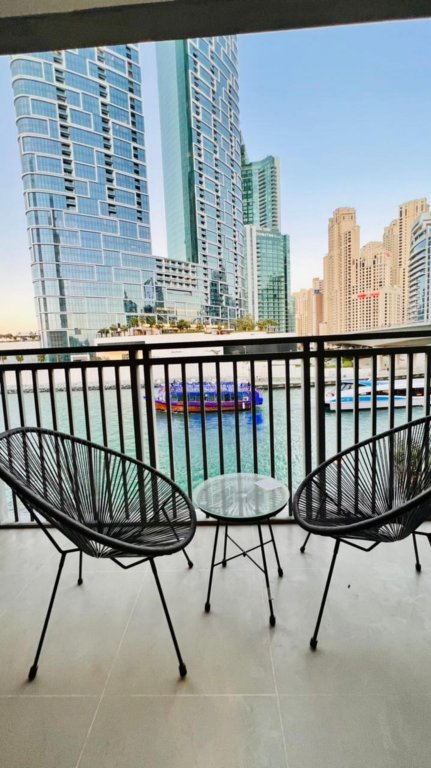 Дубай: Luxury beach front apartment with balcony Dubai Marina