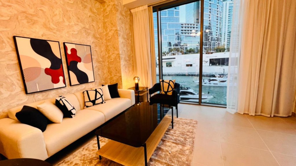 Дубай: Luxury beach front apartment with balcony Dubai Marina