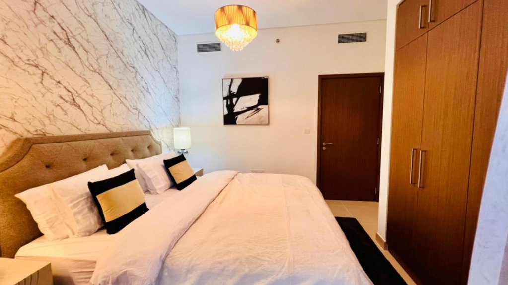 Дубай: Luxury beach front apartment with balcony Dubai Marina