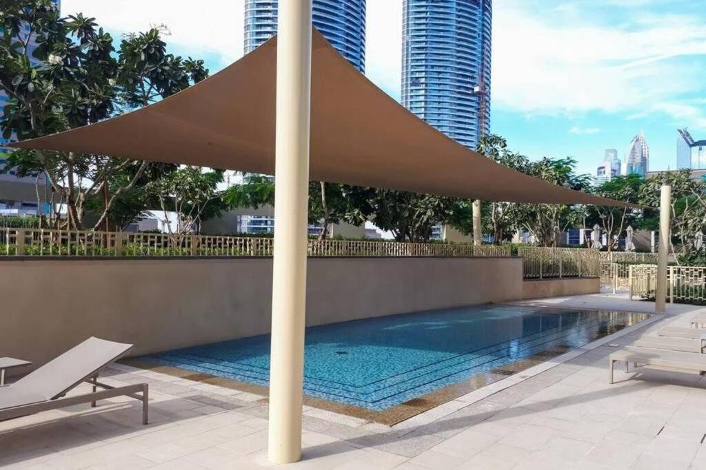 Дубай: First Class 1br with Dubai Skyline View