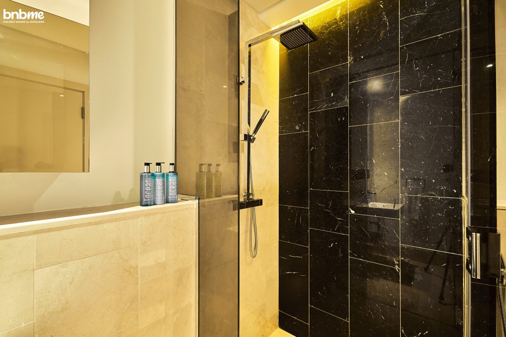 Дубай: Апартаменты bnbmehomes | Lux Beachfront Getaway on Palm-20412