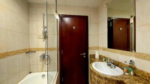 Дубай: skynest holiday homes princess tower 68th floor 1 bedroom apartment
