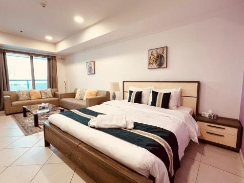 Дубай: skynest holiday homes princess tower 68th floor 1 bedroom apartment