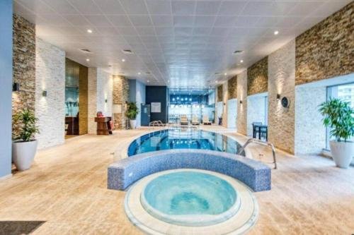 Дубай: skynest holiday homes princess tower 68th floor 1 bedroom apartment