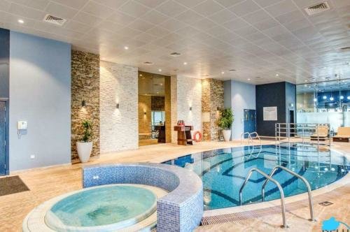 Дубай: skynest holiday homes princess tower 68th floor 1 bedroom apartment