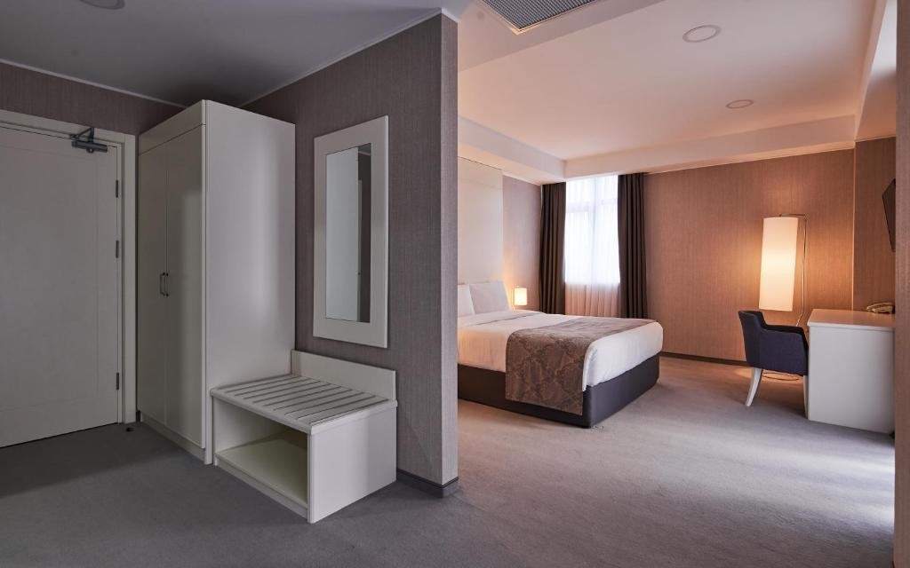 Тбилиси: Hotel Gallery Palace
