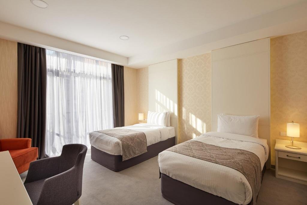 Тбилиси: Hotel Gallery Palace