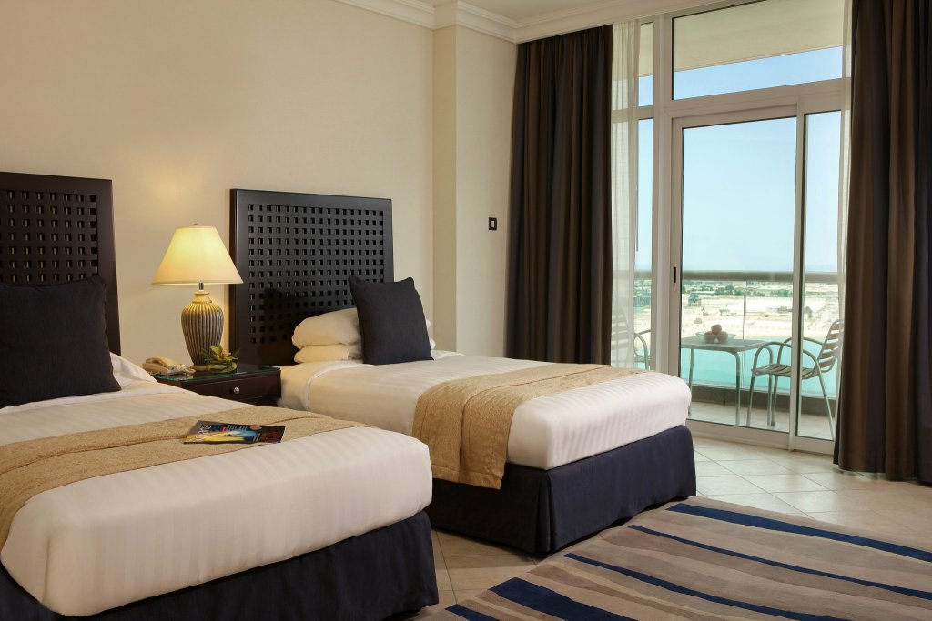 Beach Rotana All Suites — фото 3