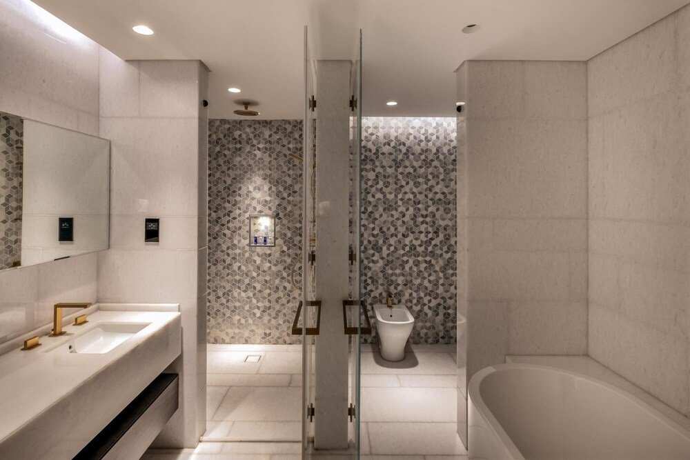 Дубай: Luxury Apartment w Incredible Views at Five on the Palm